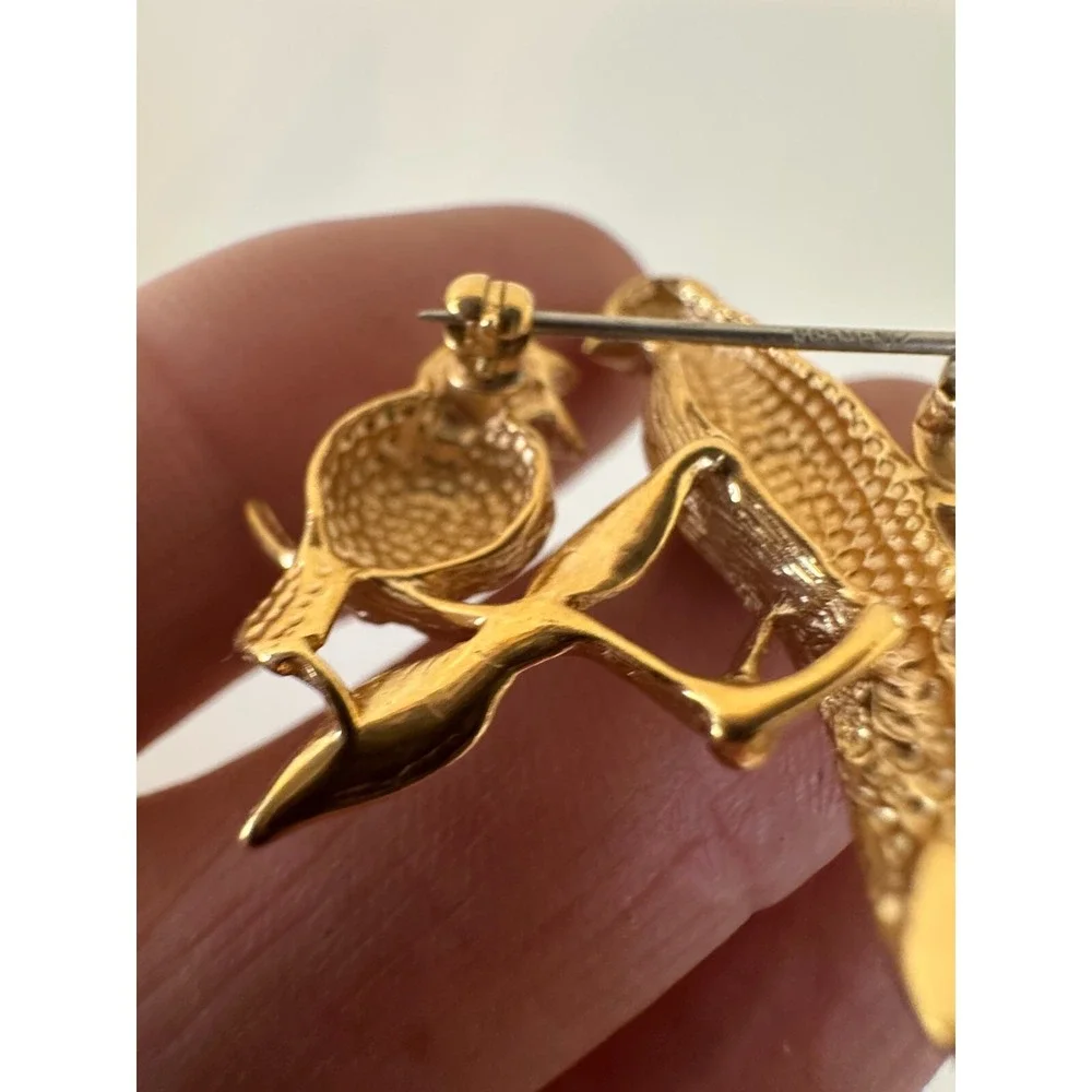 Krementz Brooch Birds Mother‎ Baby Pin Gold tone Beautiful Signed Vintage